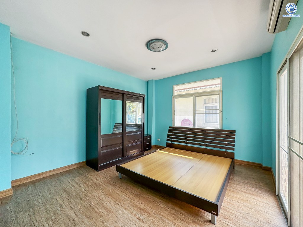 *****บ้านเดี่ยวมือสอง โครงการ กฤษณา แจ้งวัฒนะ-ดอนเมือง เนื้อที่ 52 ตร.ว. ฟังก์ชัน 3 ห้องนอน 3 ห้องน้ำ 2 ที่จอดรถ โครงการบนทำเลดี ใกล้สนามบินดอนเมือง เชื่อมต่อถนนสรงประภา ถนนประชาอุทิศ ถนนวัดเวฬุวนาราม ใกล้รถไฟฟ้าสายสีแดง "สถานีบินดอนเมือง" และจุดขึ้นทางด่วน "ศรีสมาน"